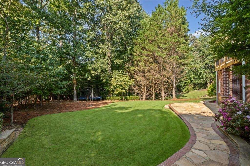 5015 Rockingham Drive Property Photo 6