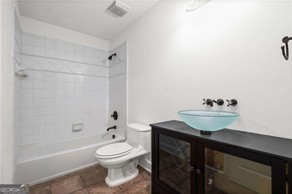 5015 Rockingham Drive Property Photo 45