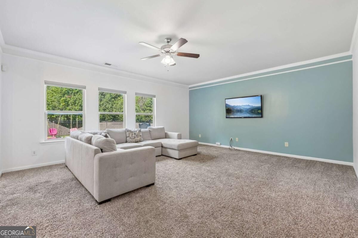 708 Pineglen Drive Property Photo 4