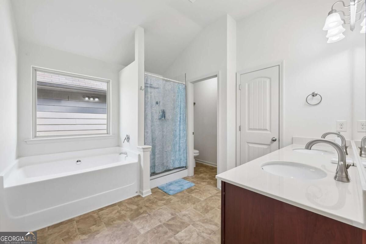 708 Pineglen Drive Property Photo 15