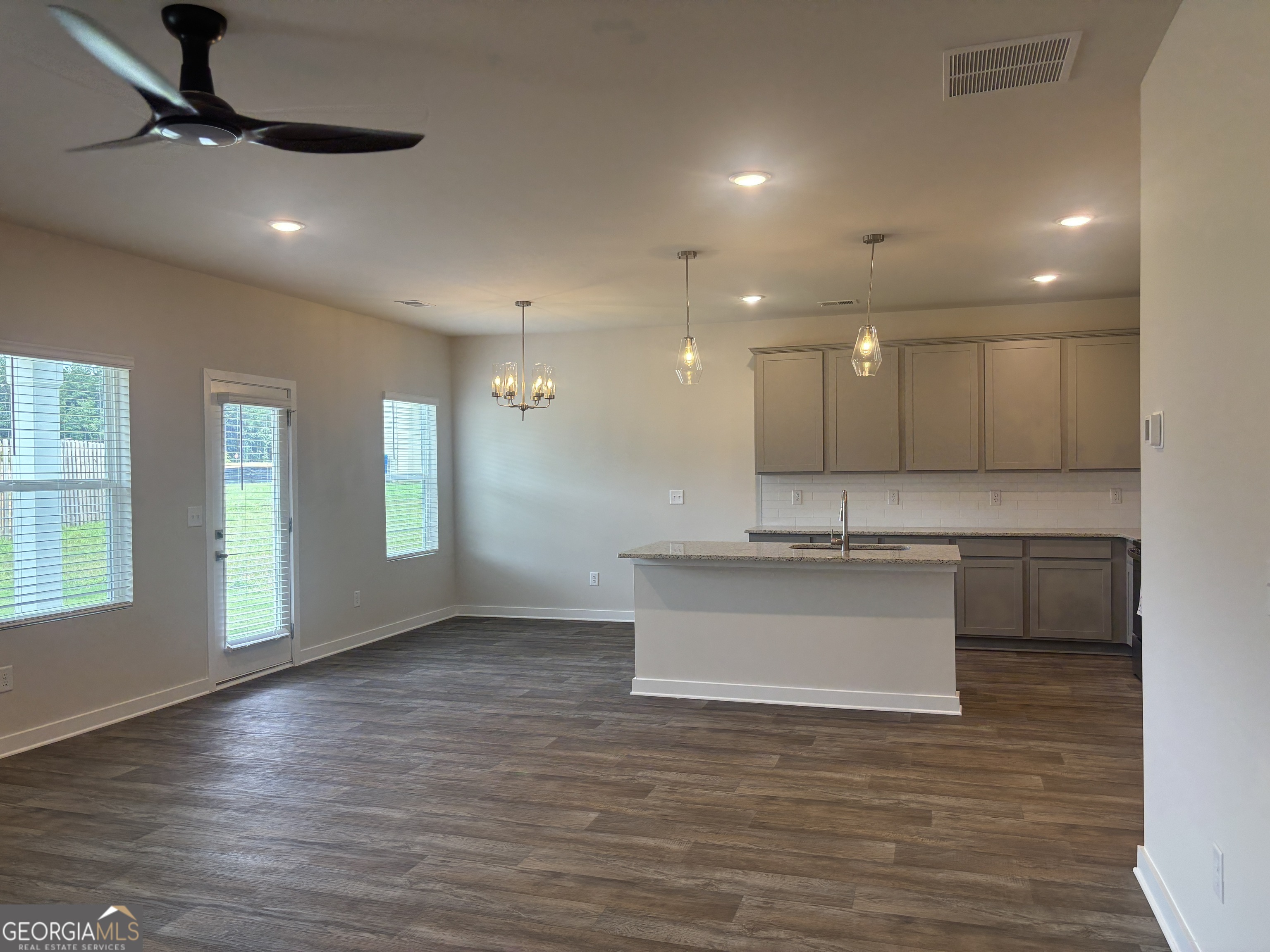 502 Headwater Court Property Photo 7