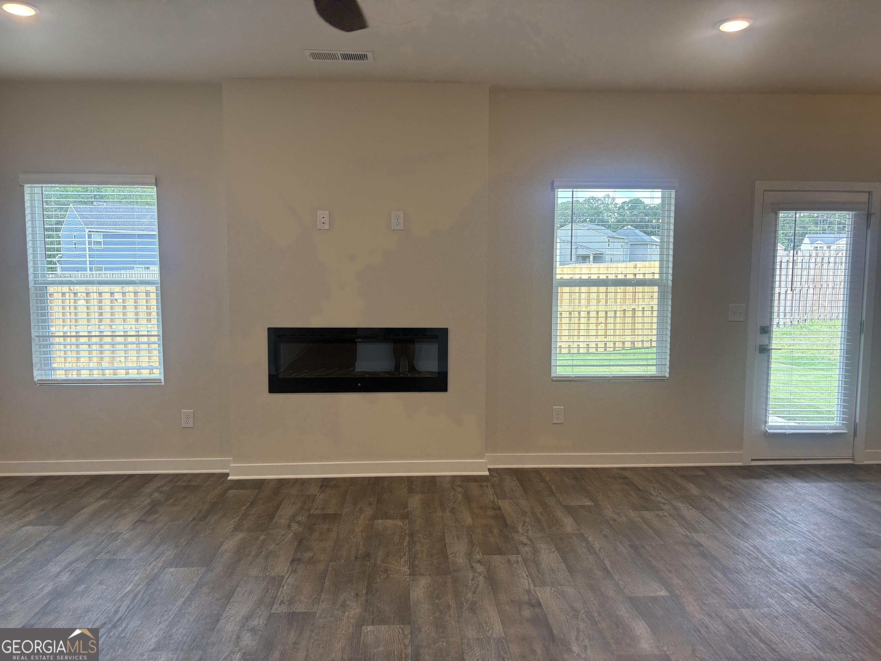 502 Headwater Court Property Photo 8