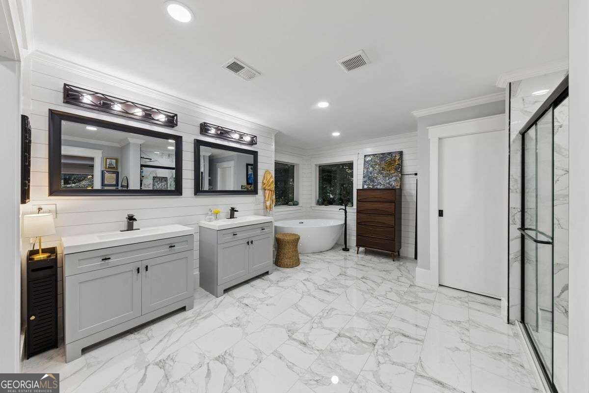 2330 Castle Lane Ne Property Photo 7