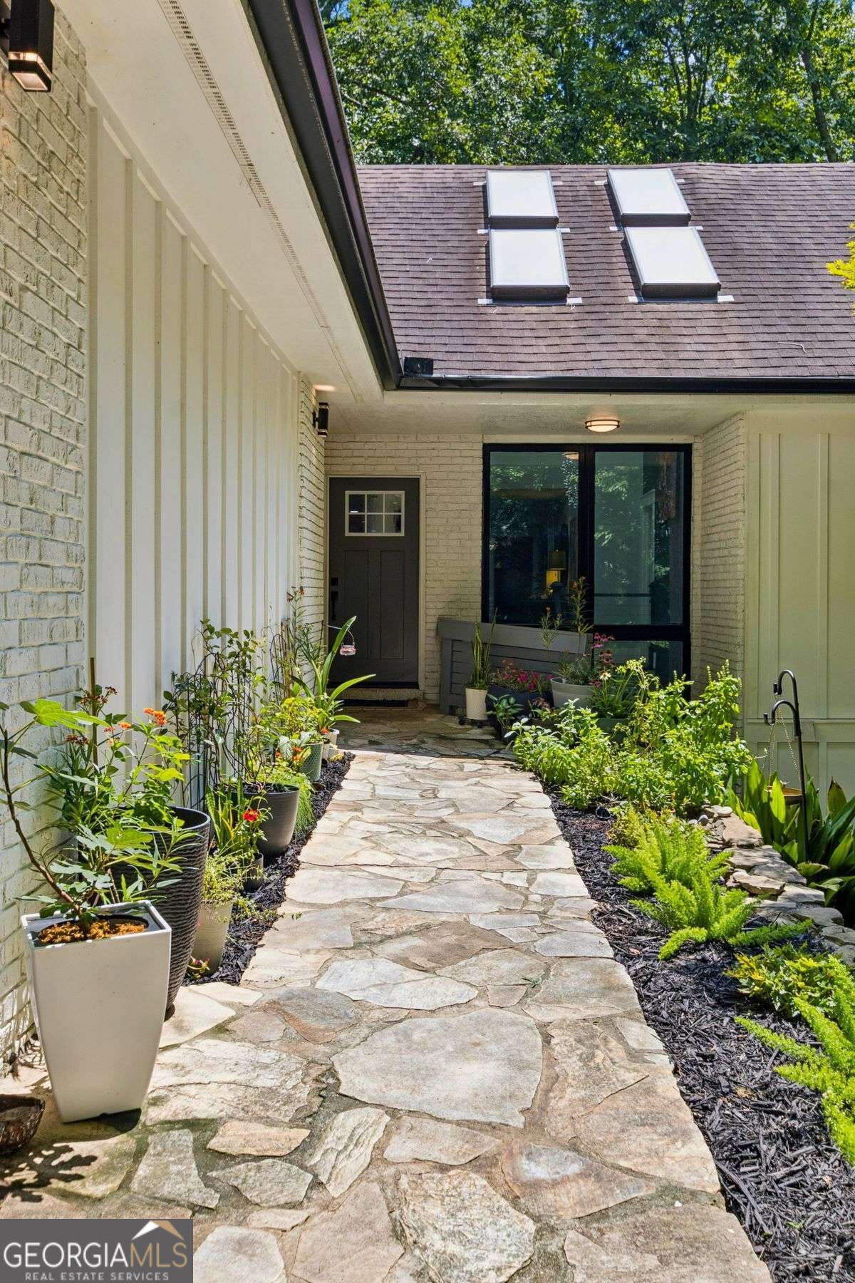 2330 Castle Lane Ne Property Photo 8