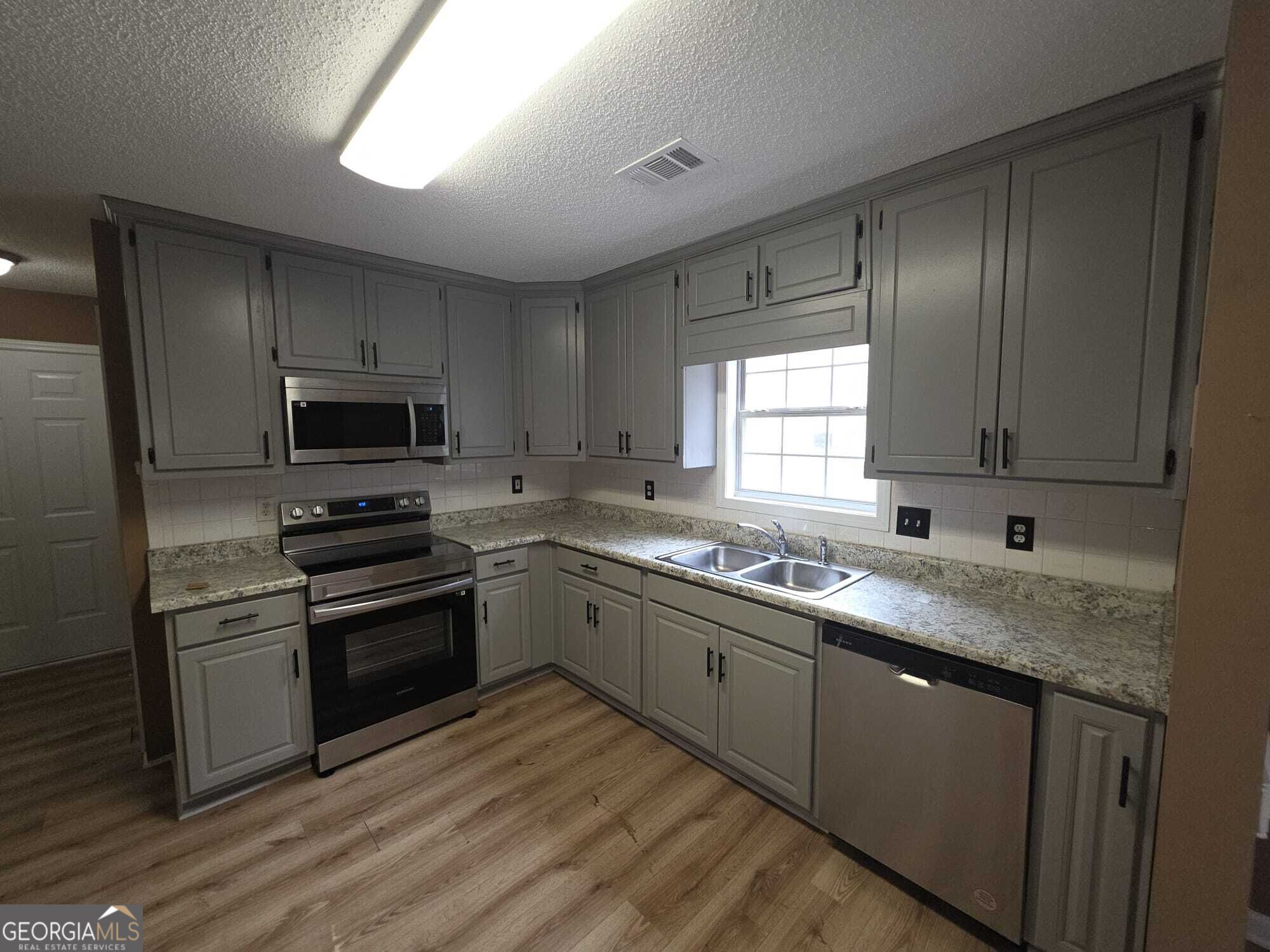 10282 Common Crossing Property Photo 4