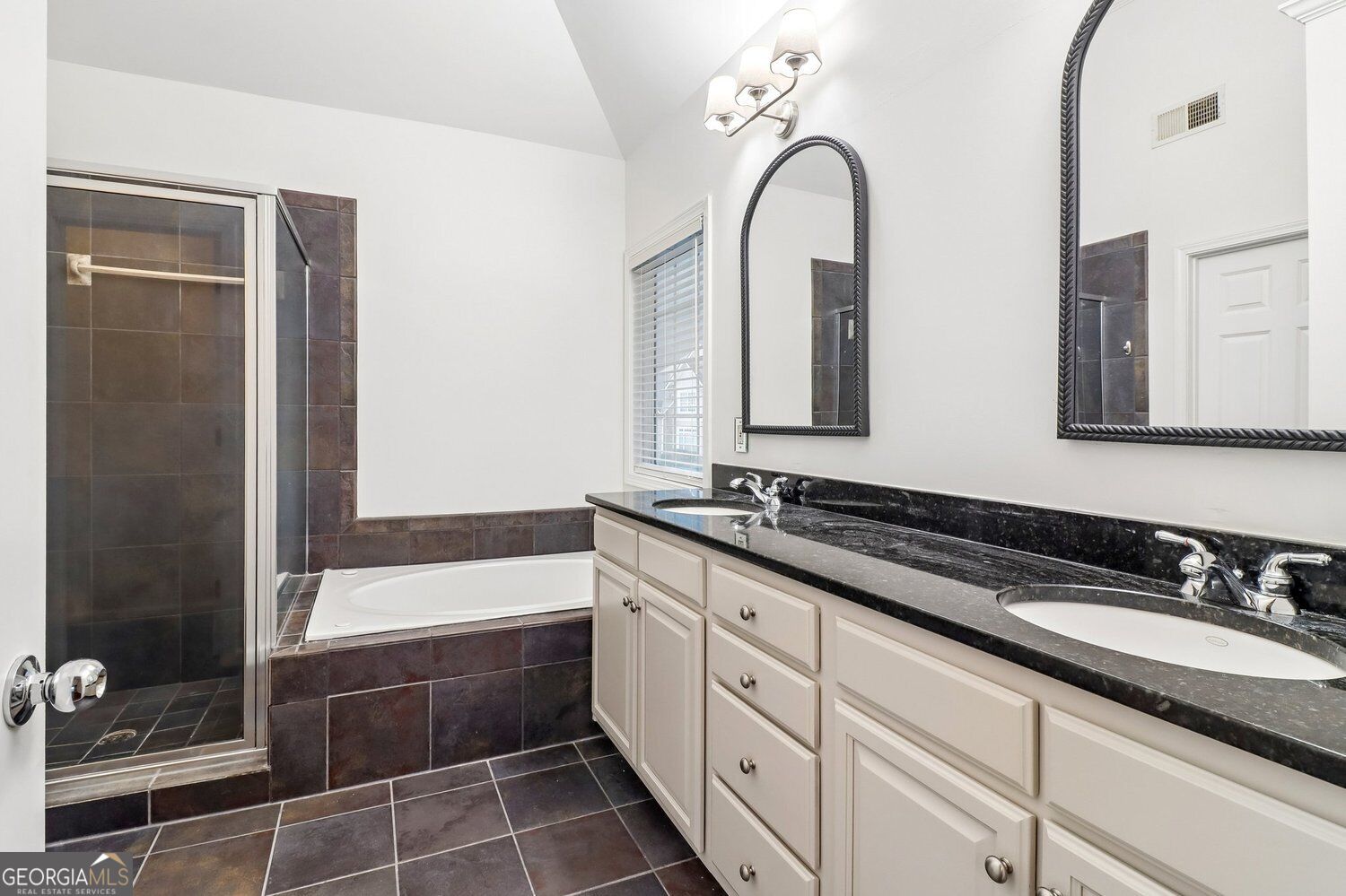 5751 Vinings Place Court Se Property Photo 6