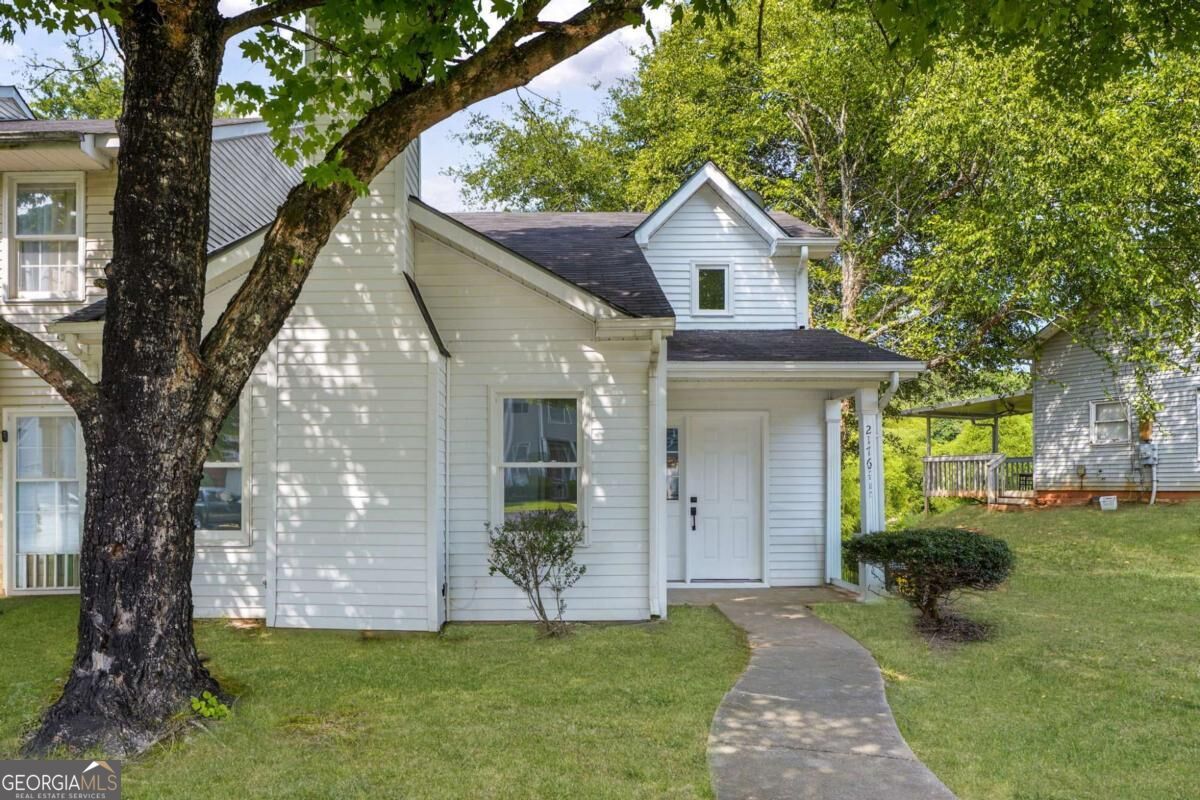 2176 Wellington Circle Property Photo 2
