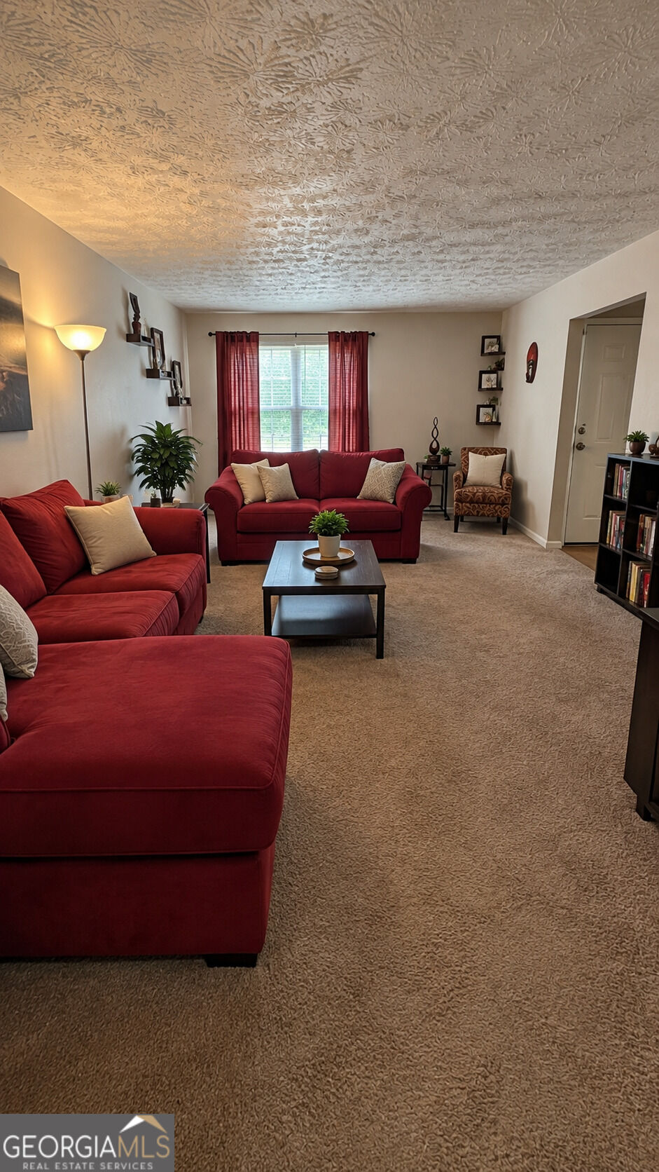 961 Pine Hollow Road Property Photo 2