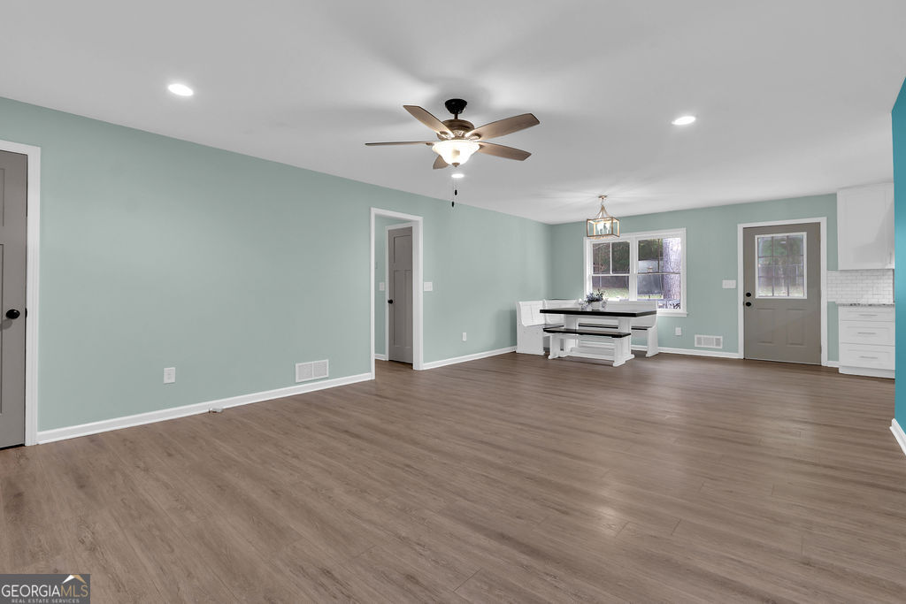 3310 Donna Way Property Photo 6