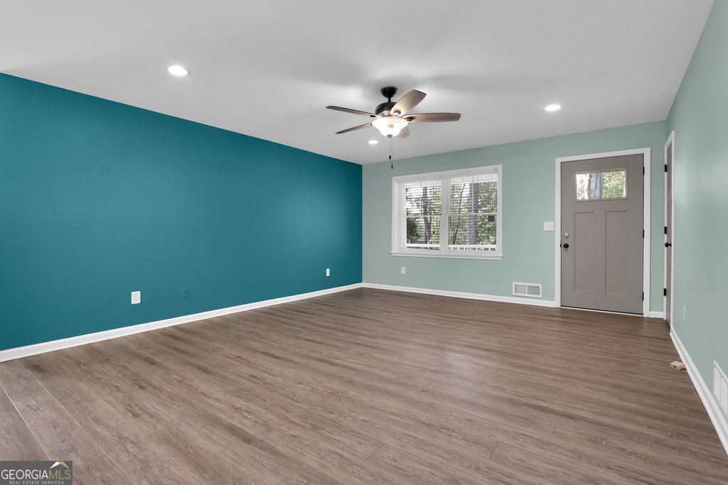 3310 Donna Way Property Photo 9