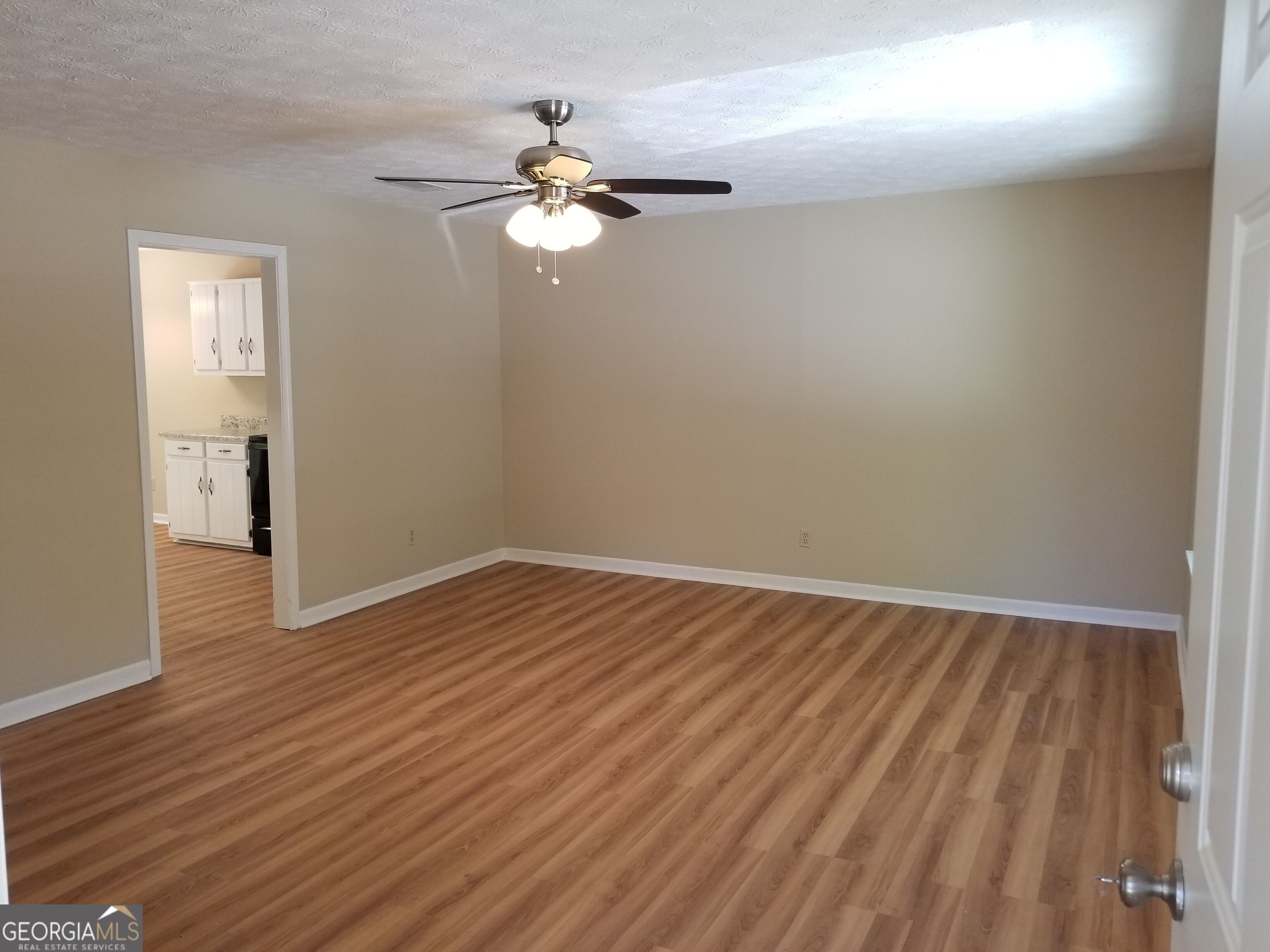 923 Old Summerville Road Property Photo 2