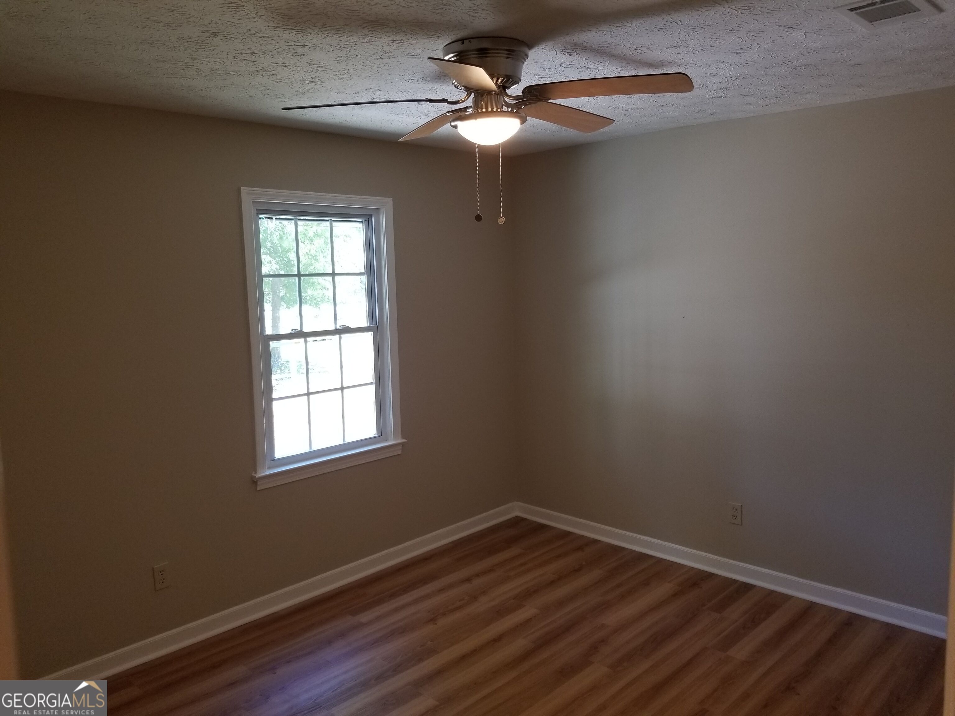 923 Old Summerville Road Property Photo 5