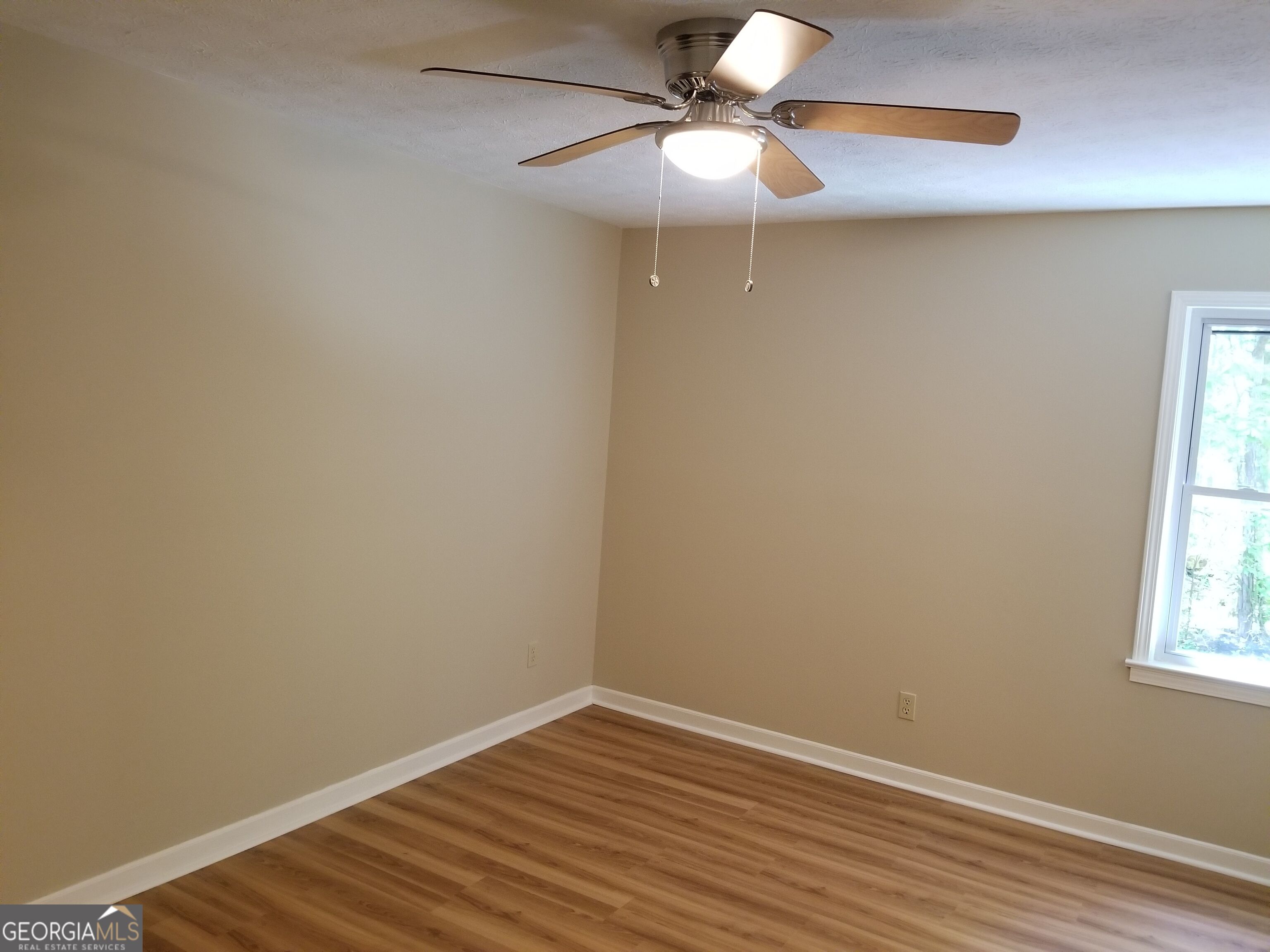 923 Old Summerville Road Property Photo 6