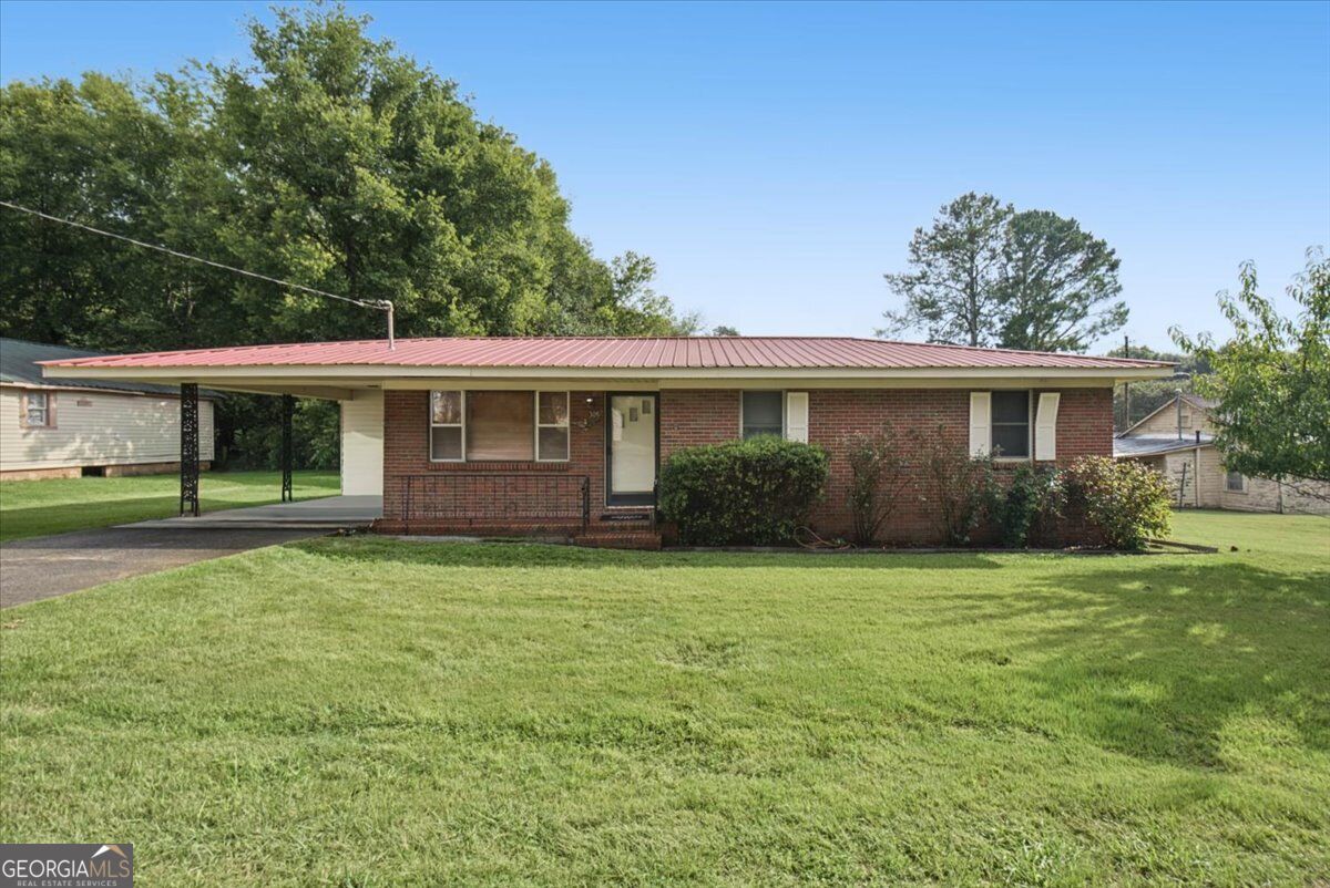 305 Pine Street Property Photo 1