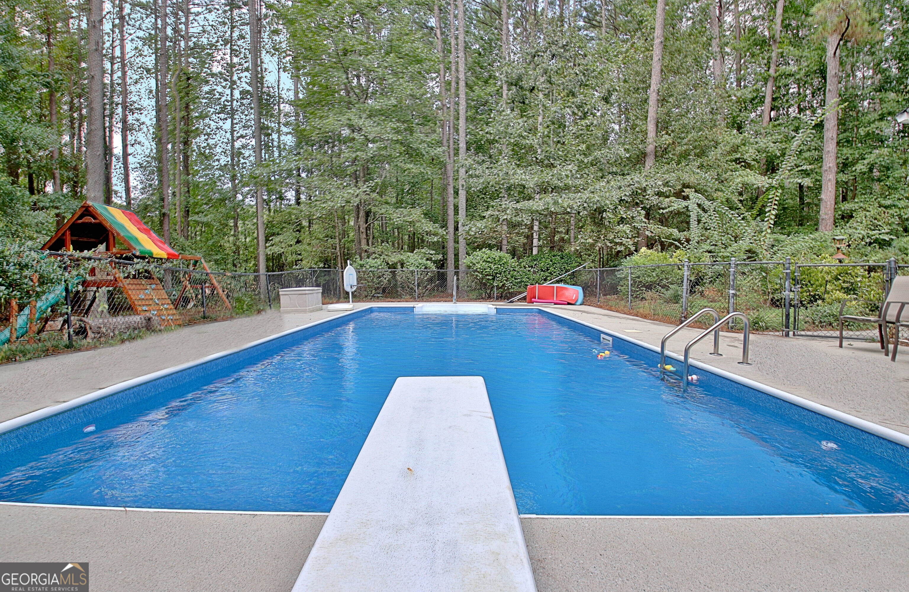 100 Hillside Drive Property Photo 2