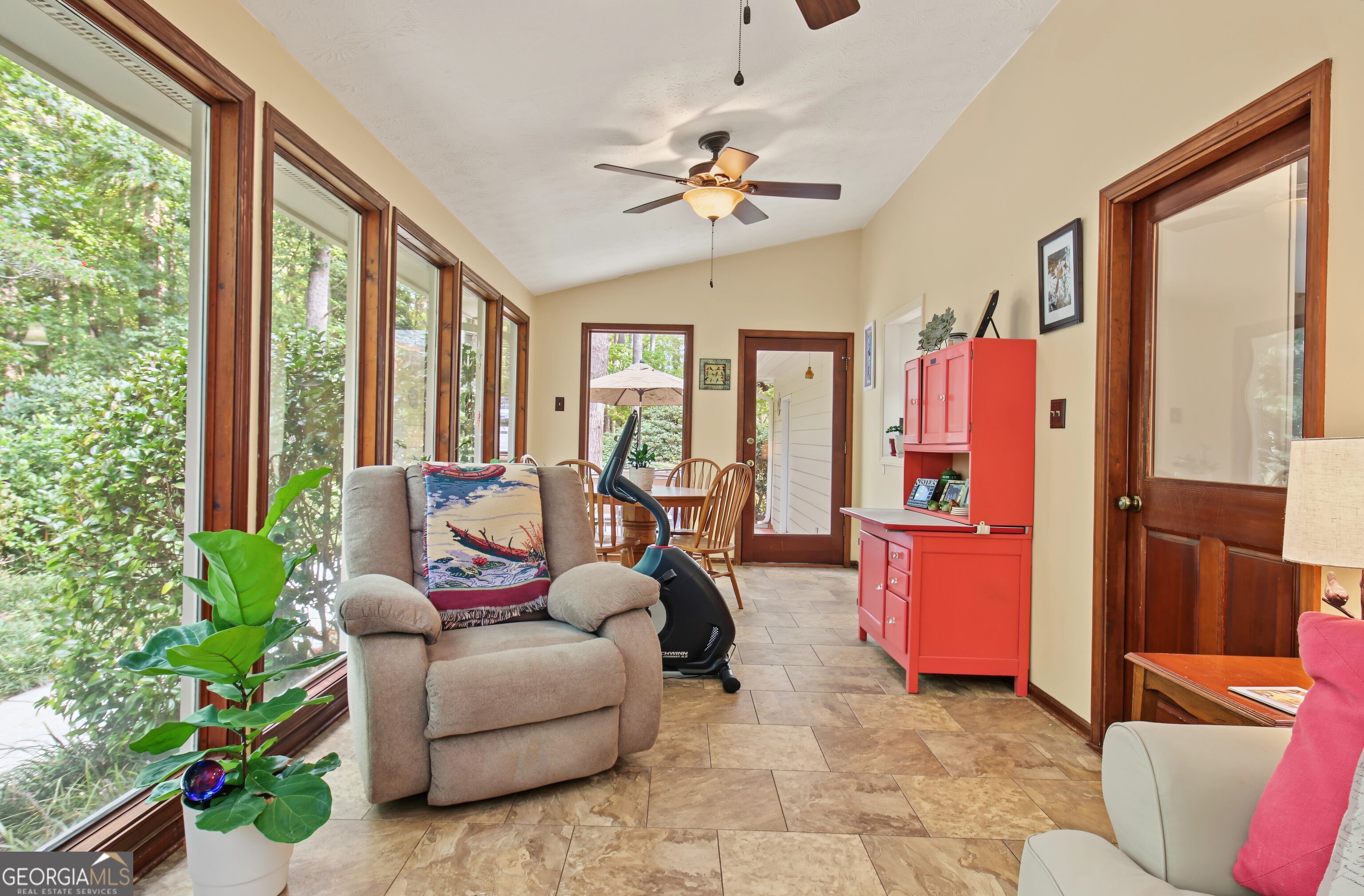 100 Hillside Drive Property Photo 8