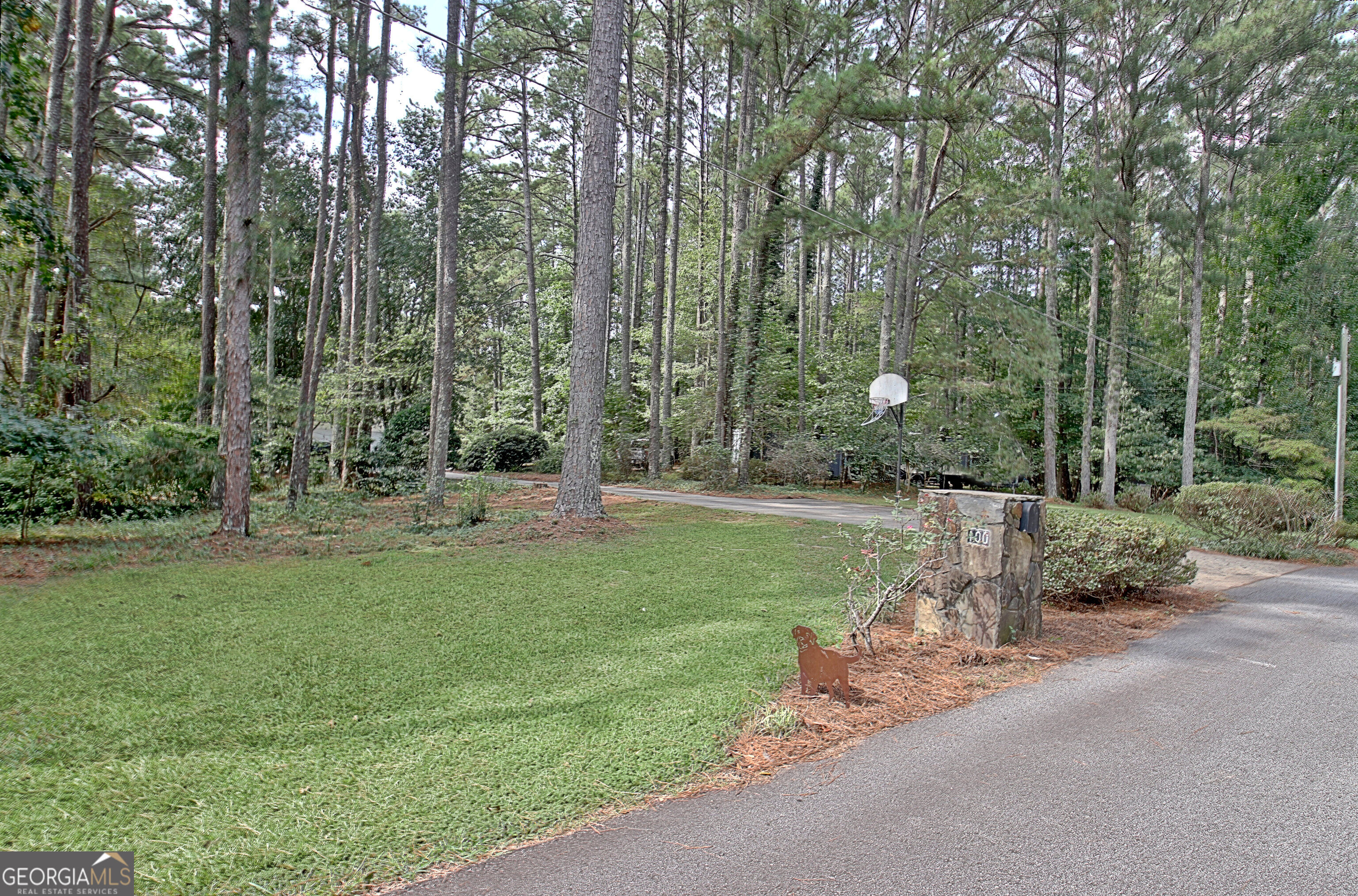 100 Hillside Drive Property Photo 9