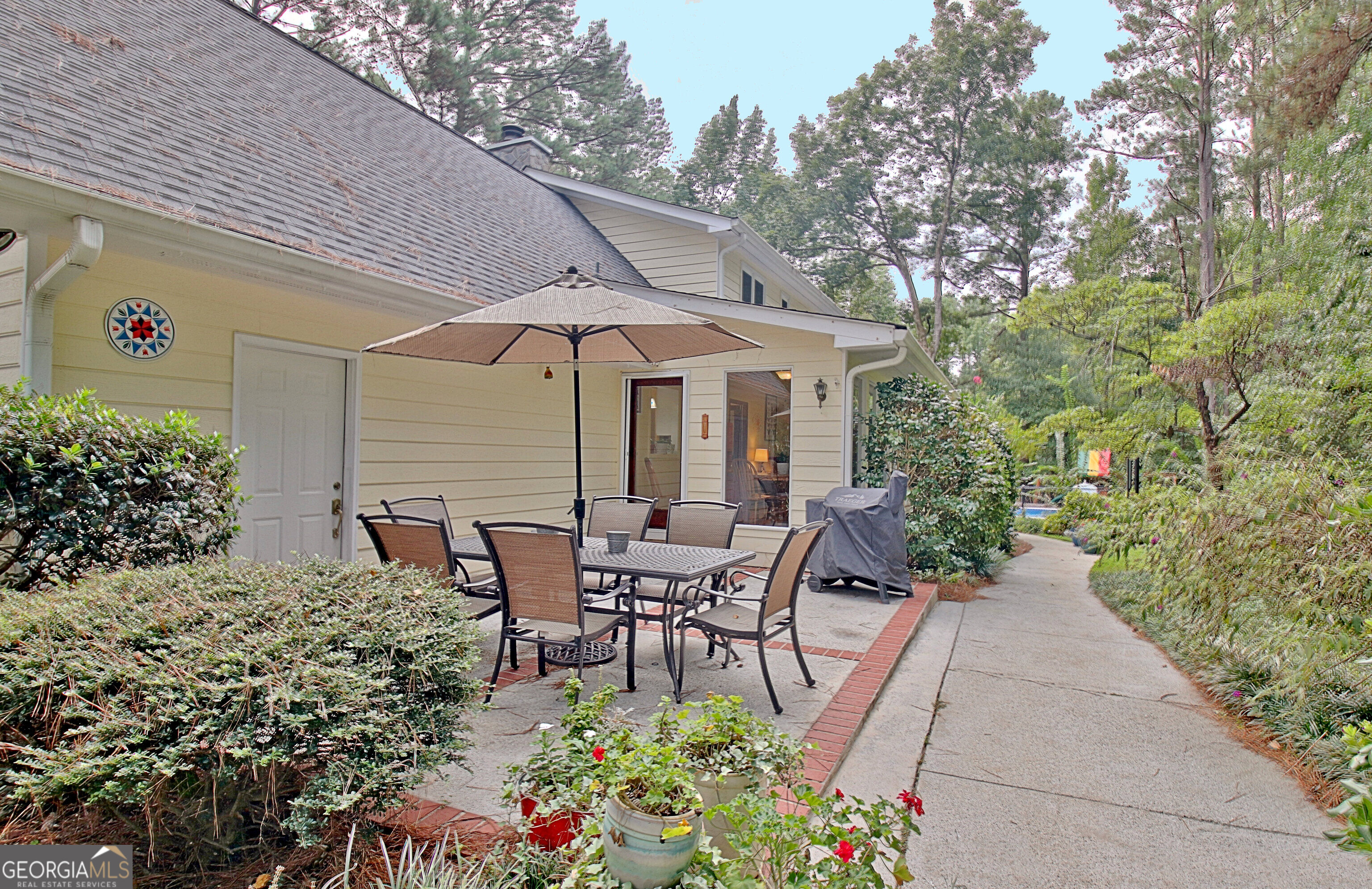 100 Hillside Drive Property Photo 10