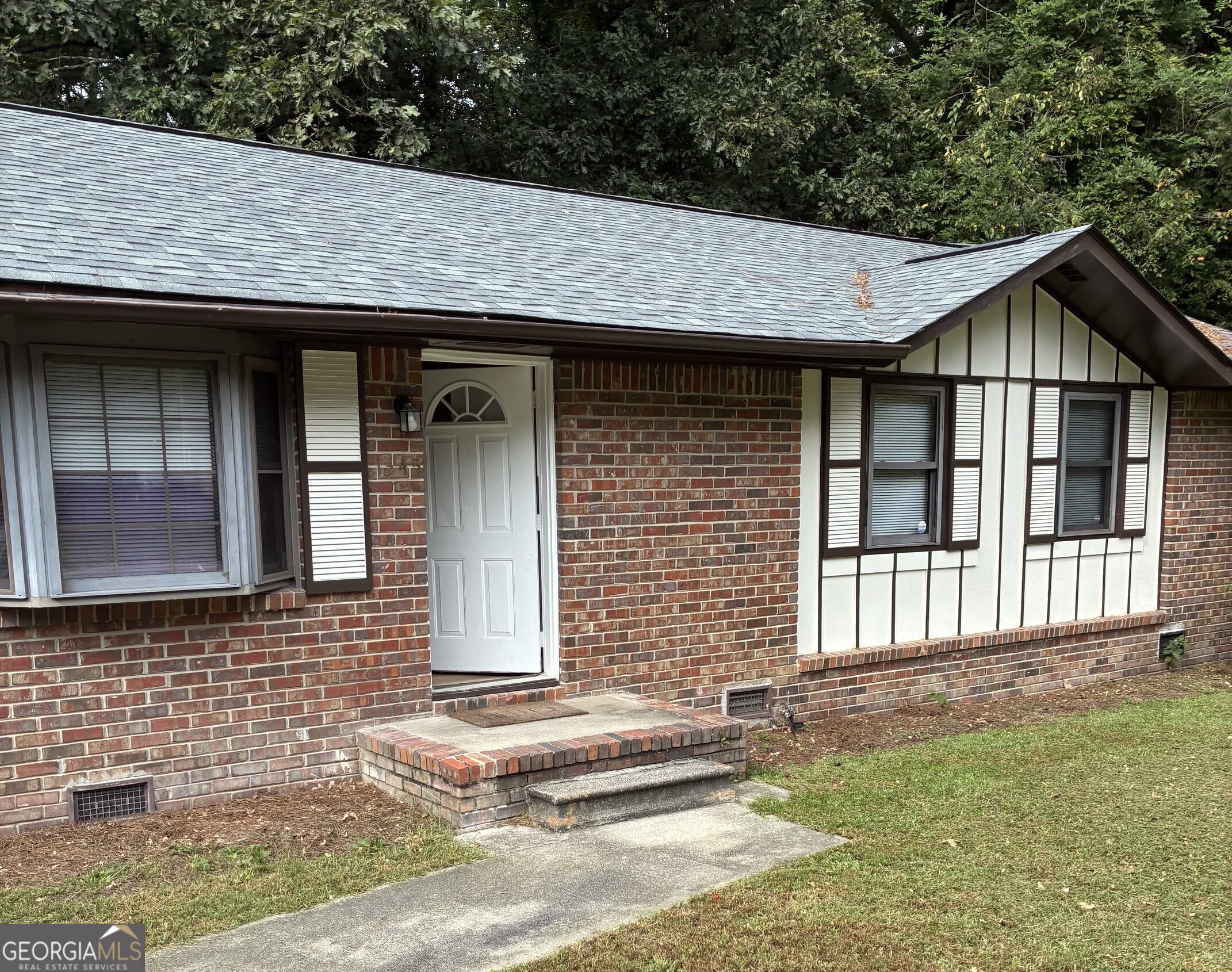 1345 Labelle Street Property Photo 1
