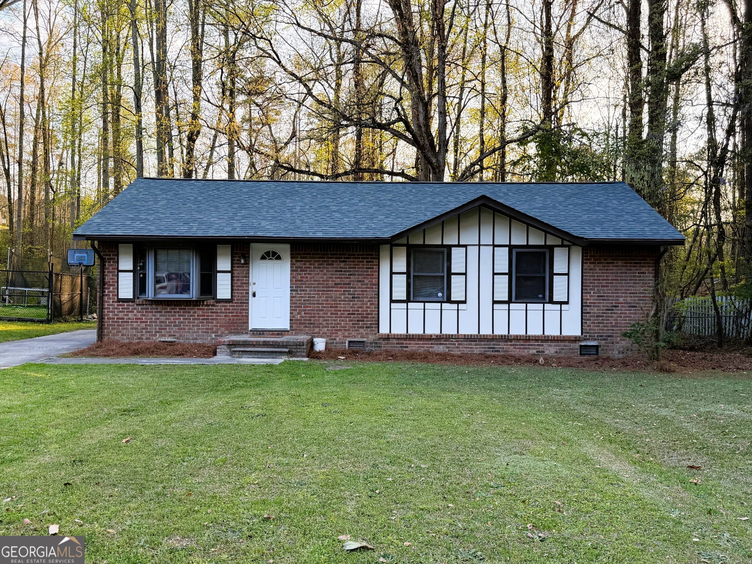 1345 Labelle Street Property Photo 3