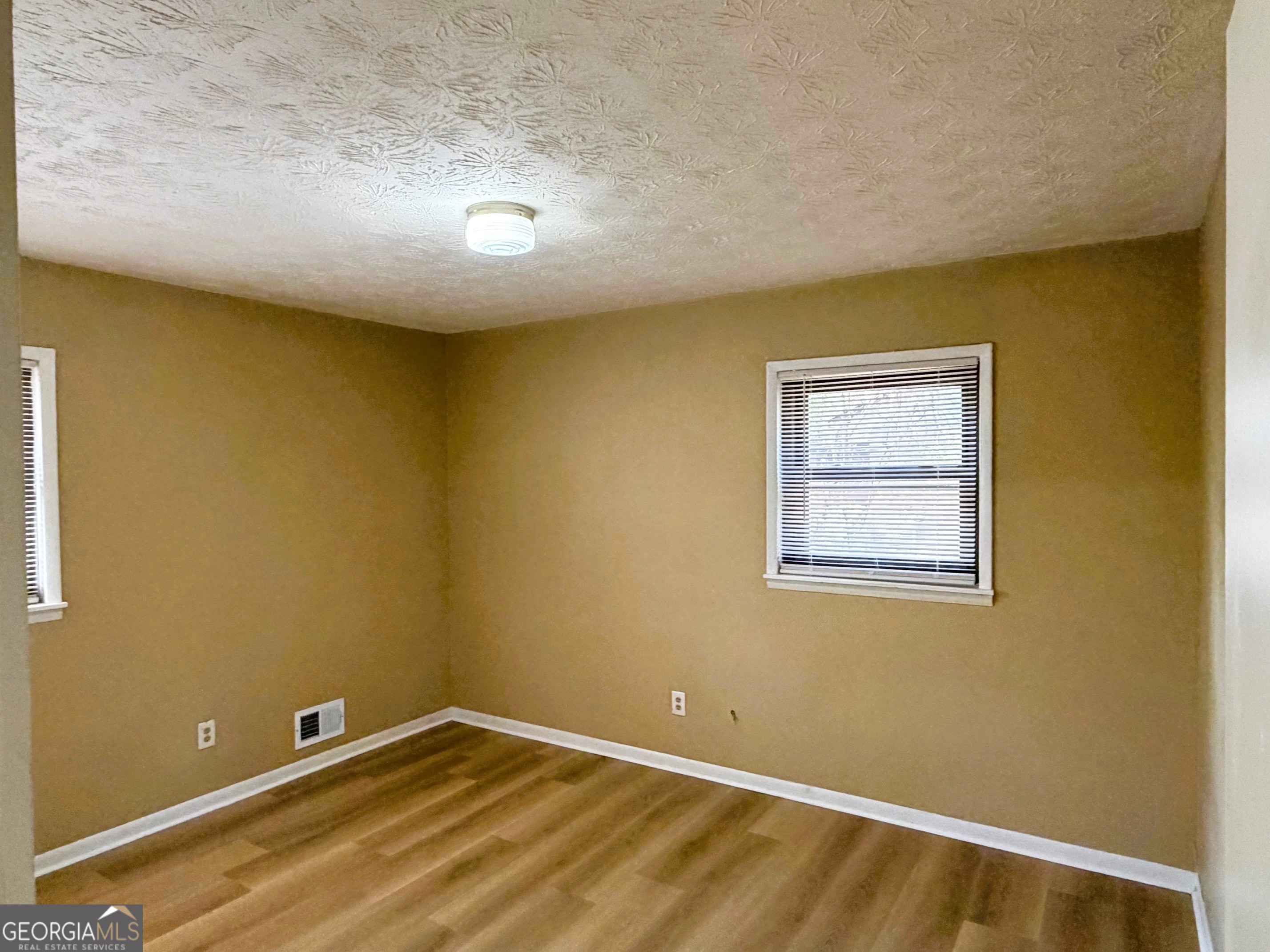 1345 Labelle Street Property Photo 28