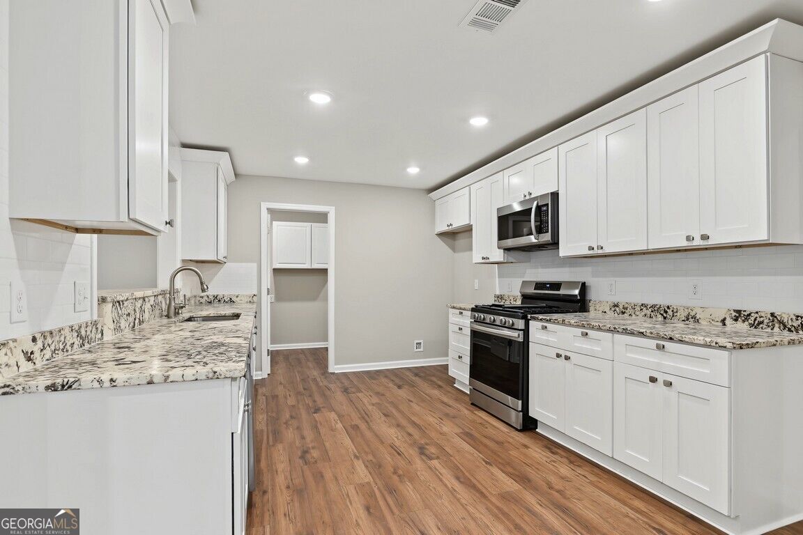605 Lee Boulevard Property Photo 8