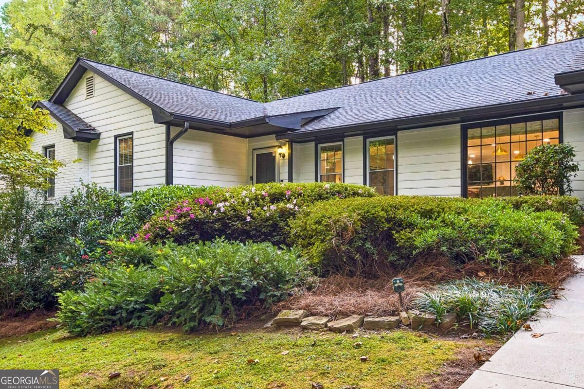 2658 Chimney Springs Drive Property Photo 2