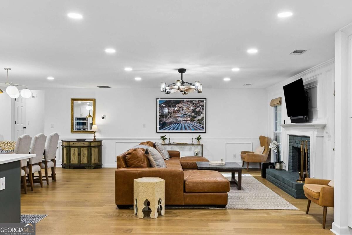 2658 Chimney Springs Drive Property Photo 8