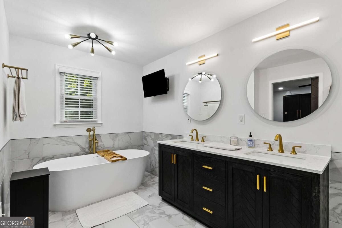 2658 Chimney Springs Drive Property Photo 24