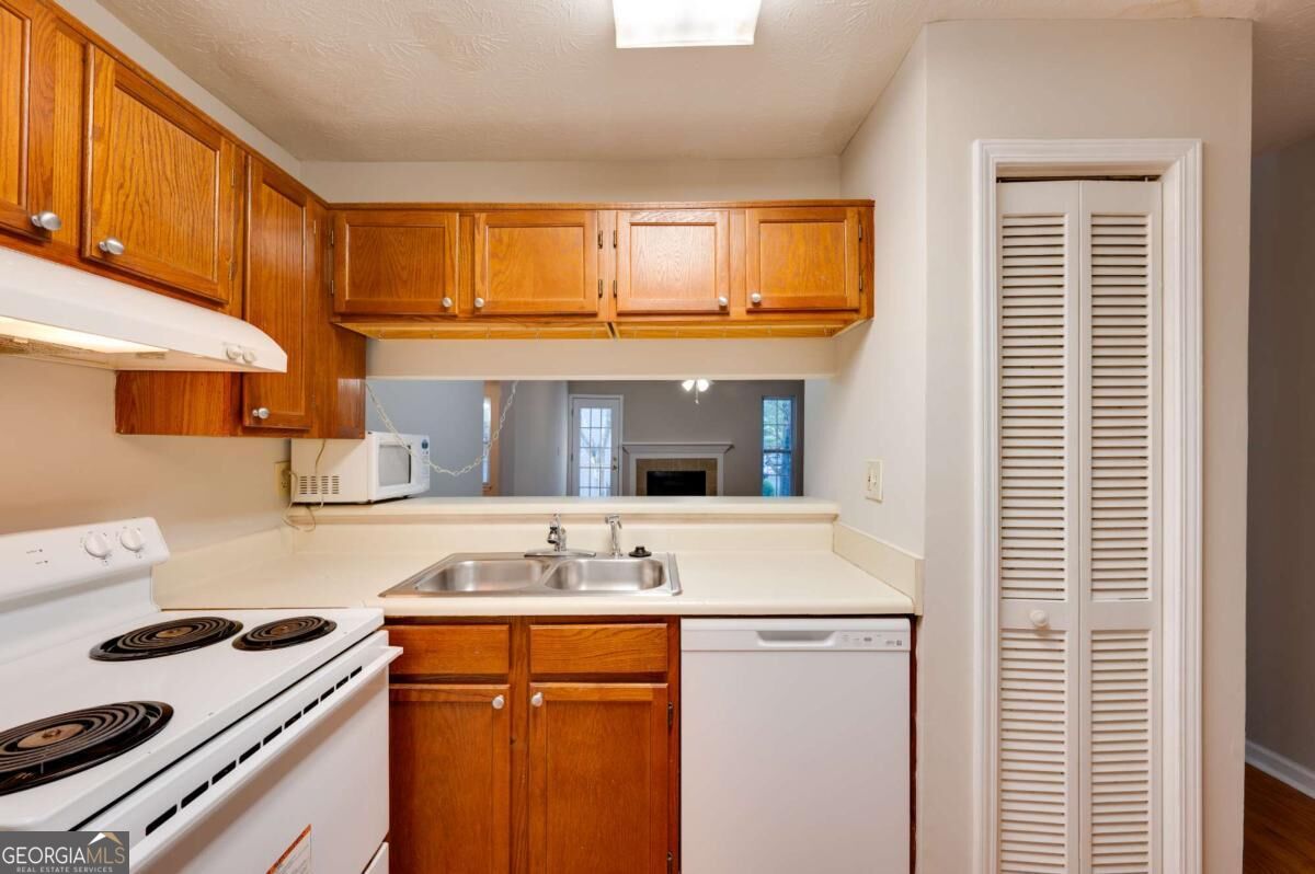 466 Teal Court Property Photo 7