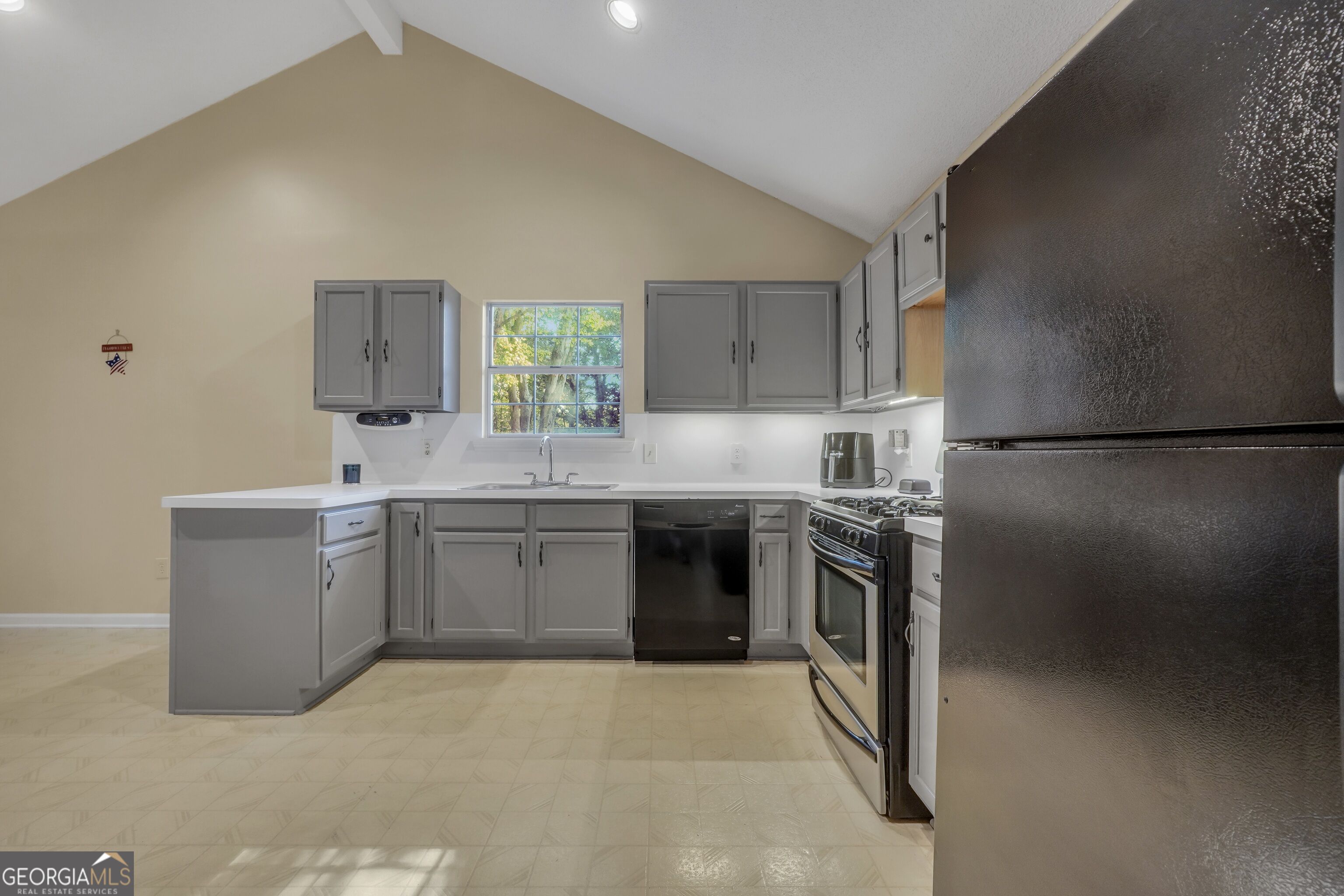 368 Tait Road Property Photo 10