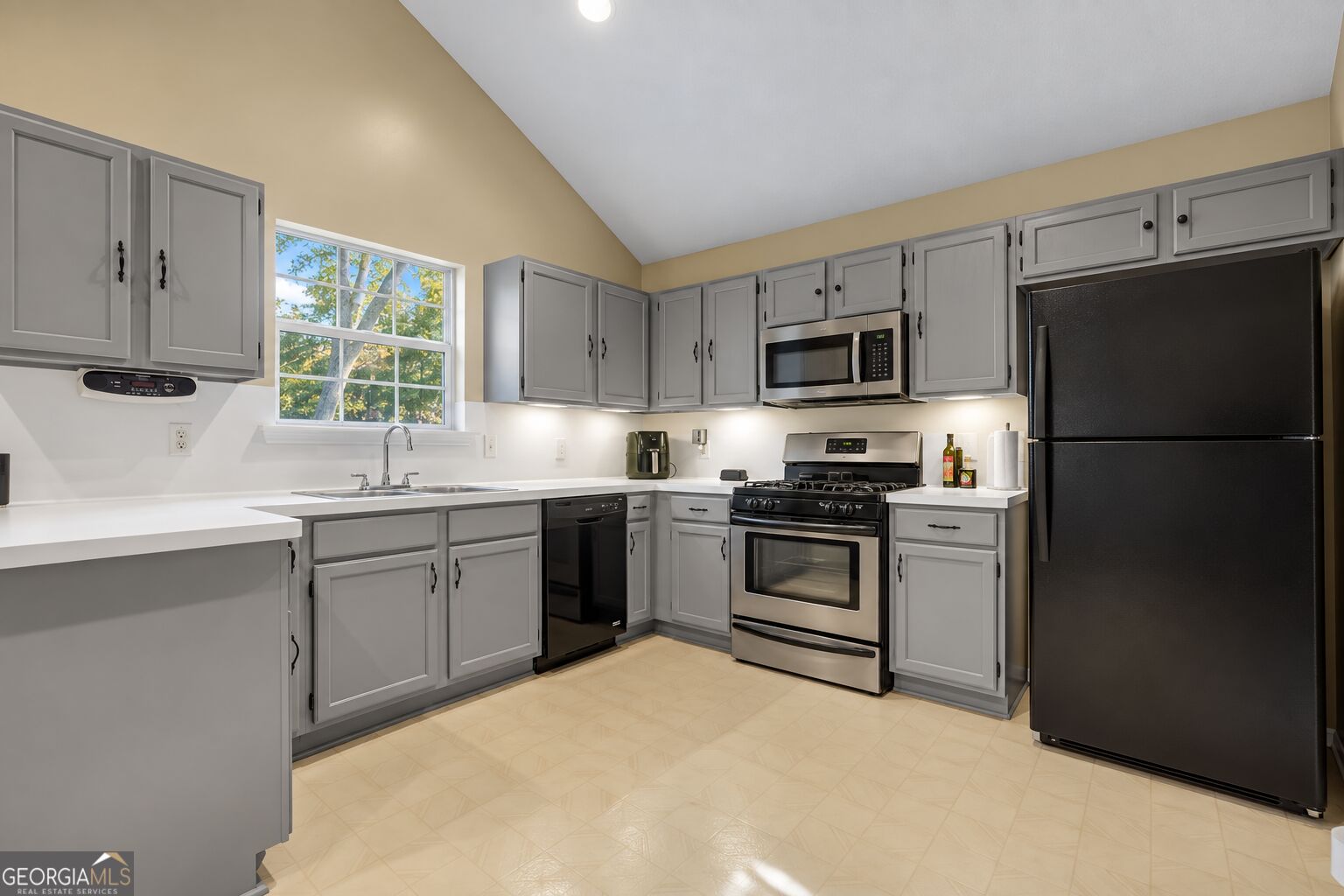 368 Tait Road Property Photo 11