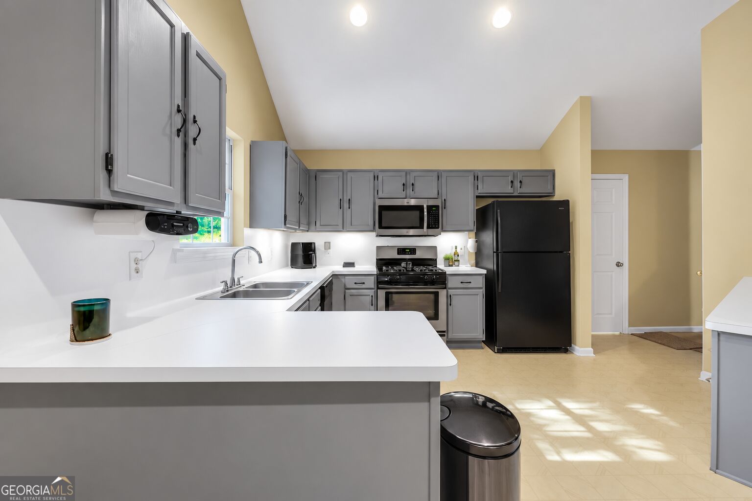 368 Tait Road Property Photo 12