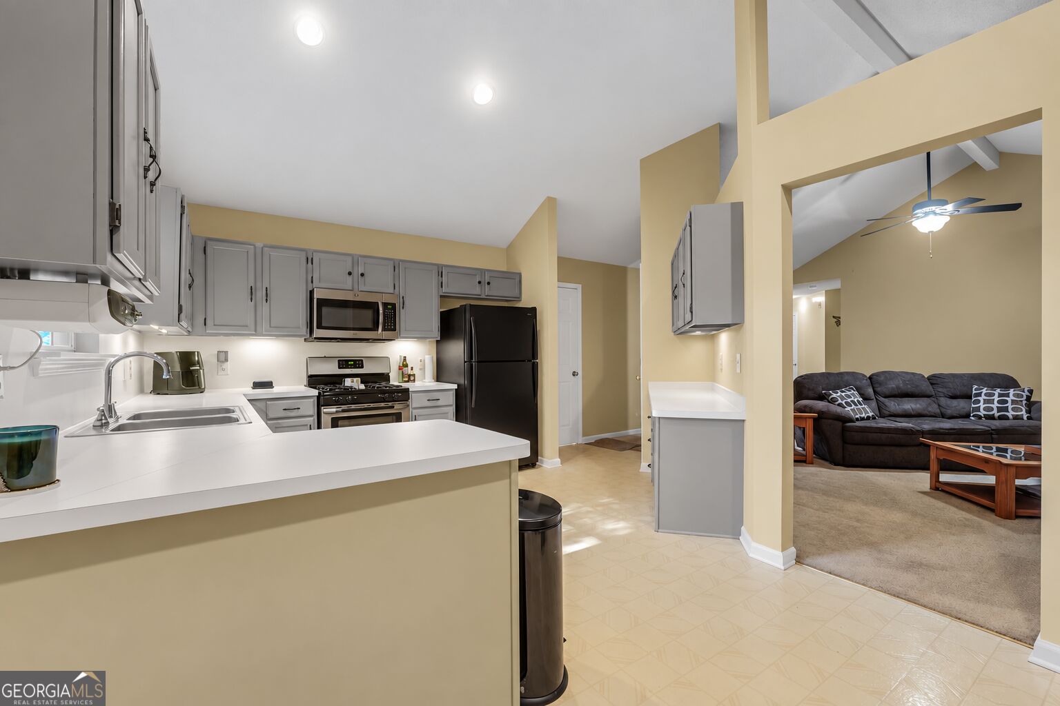 368 Tait Road Property Photo 13