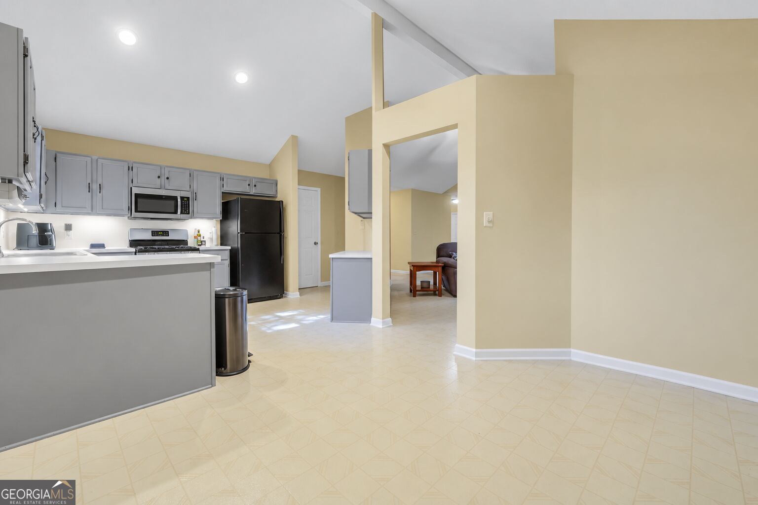 368 Tait Road Property Photo 14