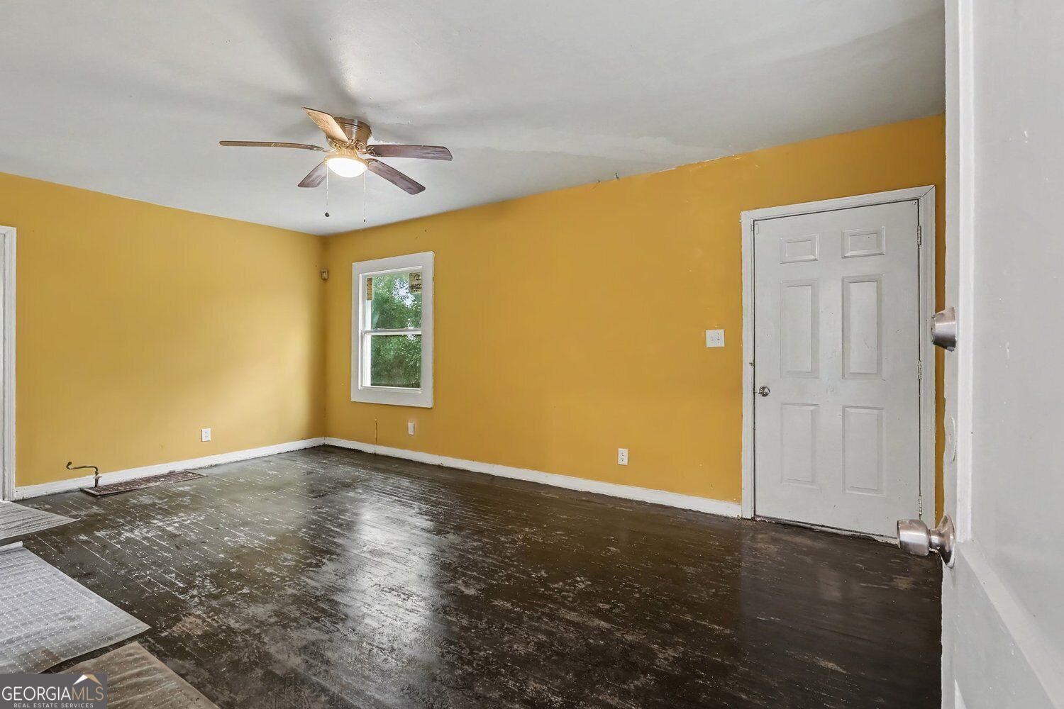 1239 Eastland Road Se Property Photo 4