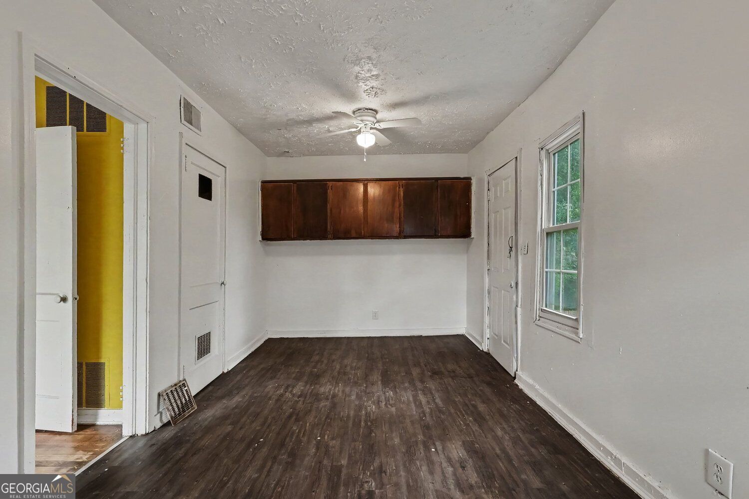 1239 Eastland Road Se Property Photo 14