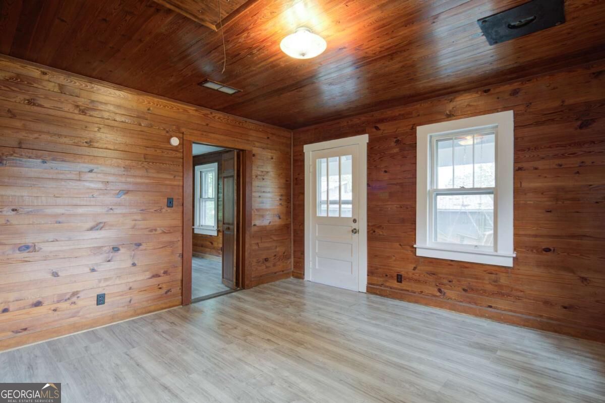7985 Midway Road Property Photo 11