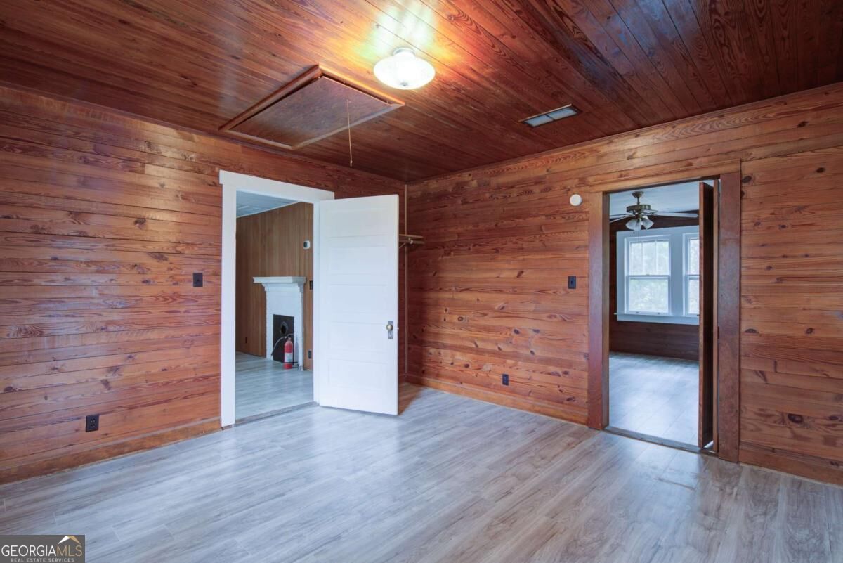 7985 Midway Road Property Photo 12
