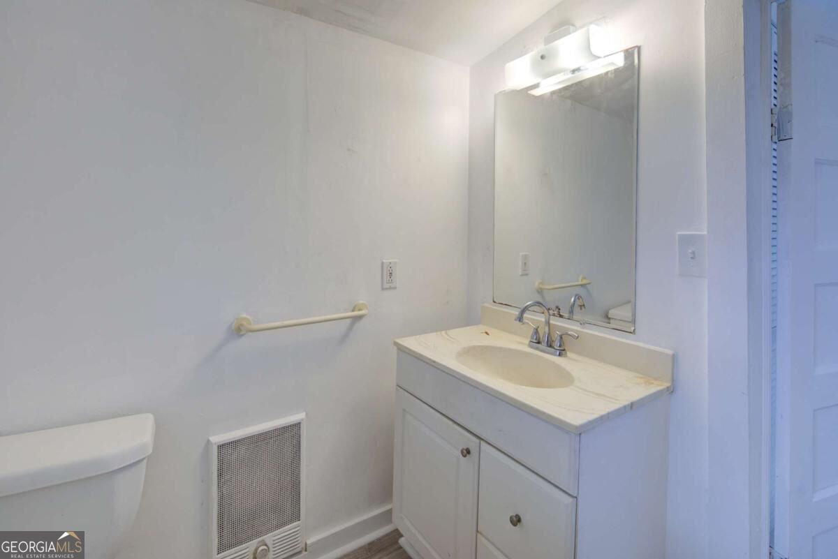 7985 Midway Road Property Photo 18