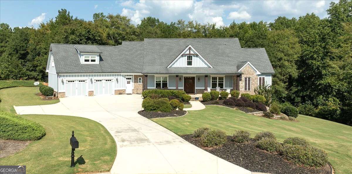 617 Skyland Drive Property Photo 2