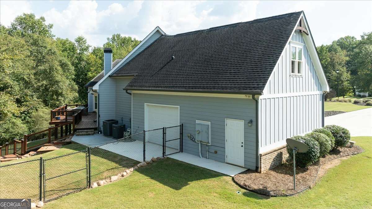 617 Skyland Drive Property Photo 4