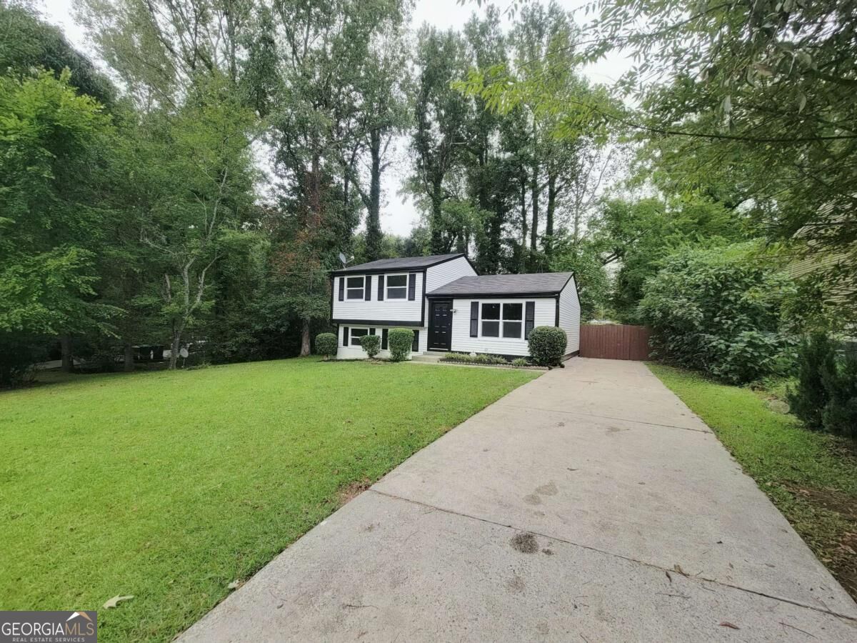 726 Lawndale Court Property Photo 1