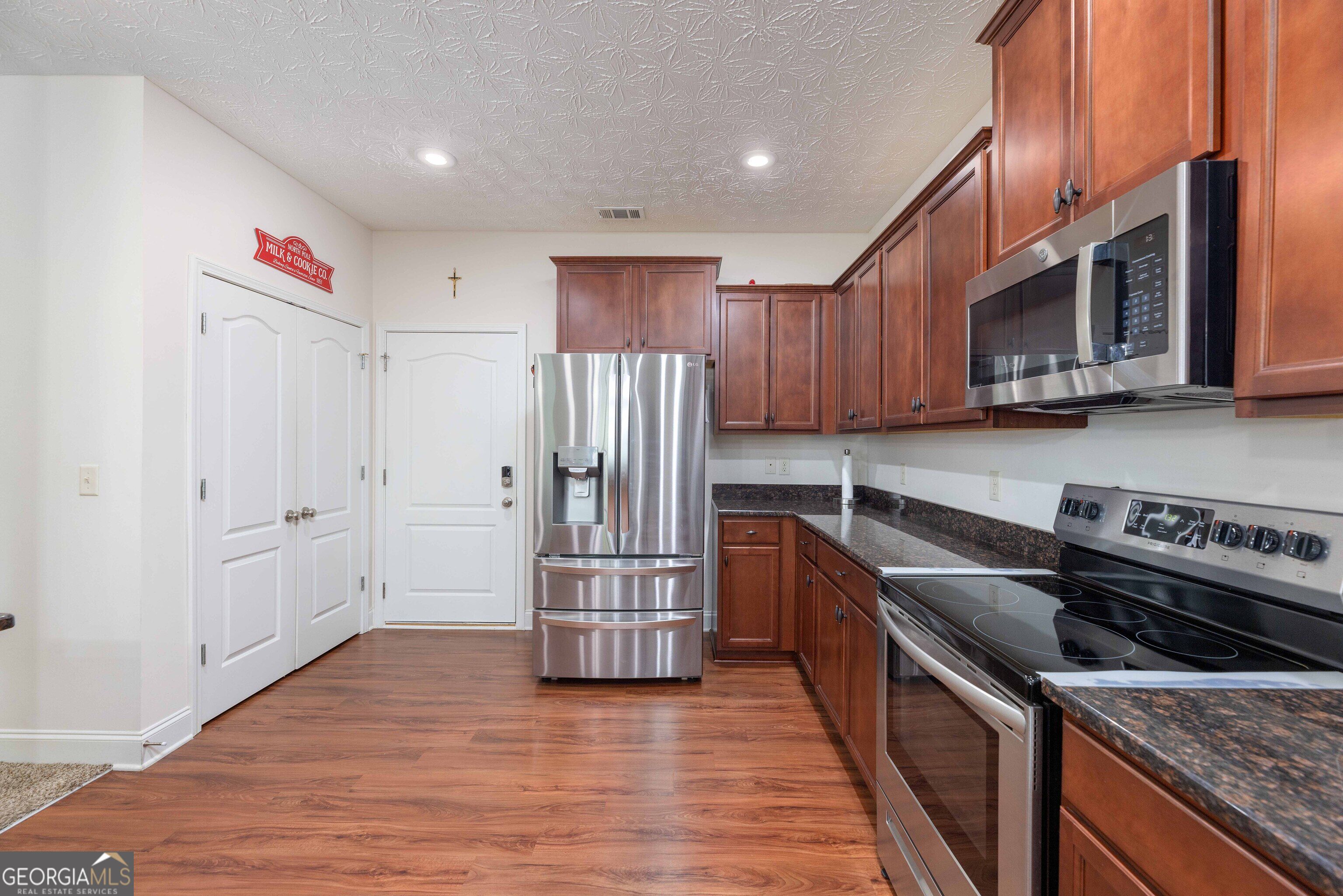 6057 Townes Way Property Photo 16
