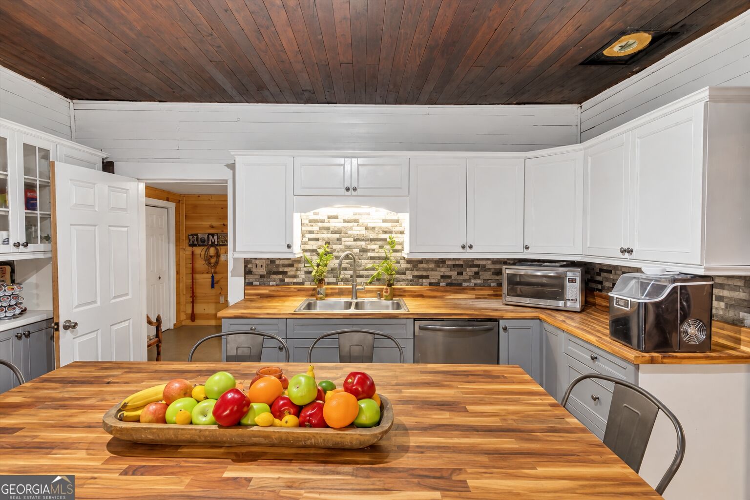 4253 Swallows Creek Road Property Photo 15