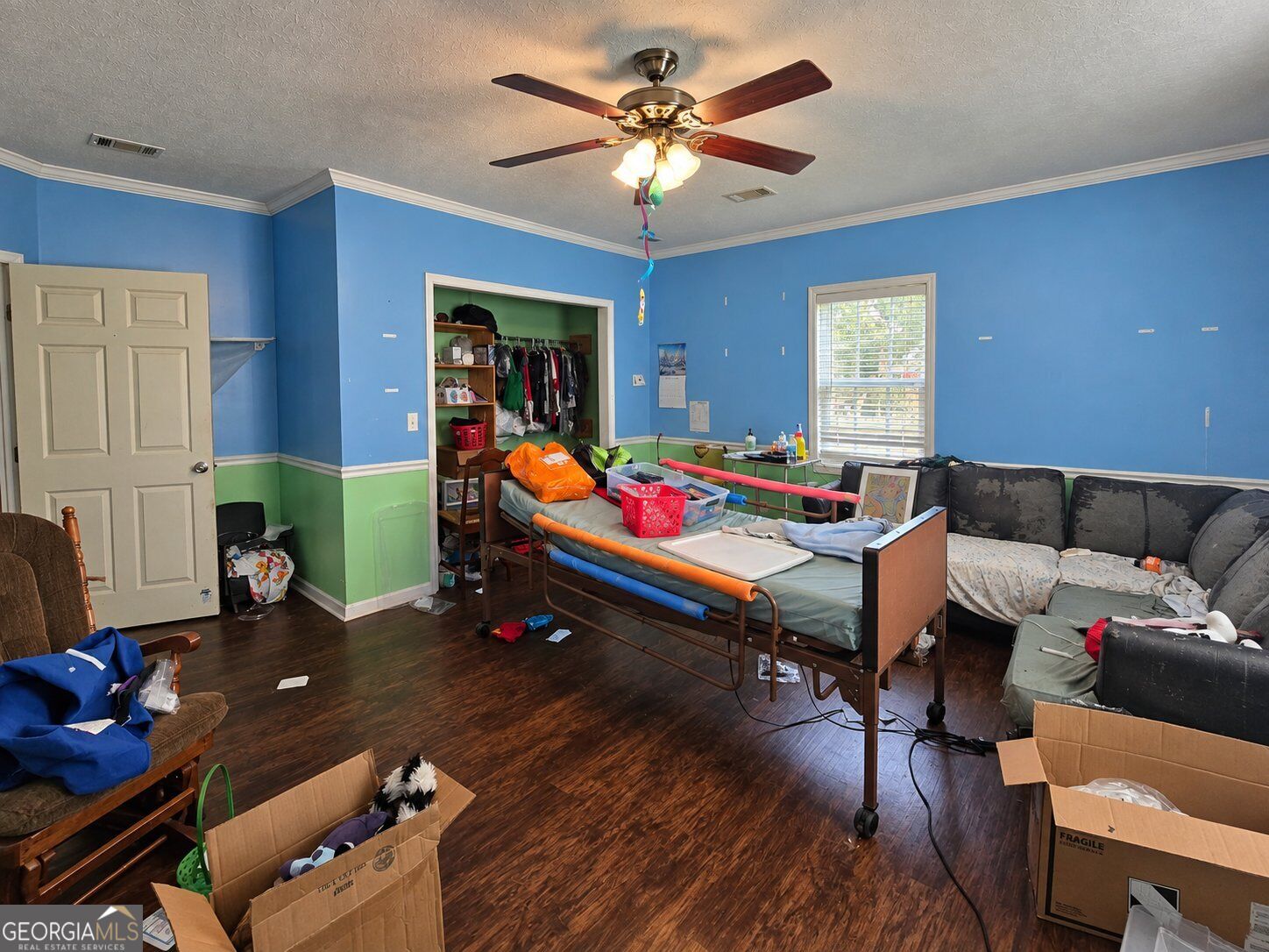 5828 Oak Street Property Photo 8