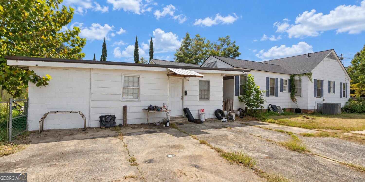 5828 Oak Street Property Photo 17