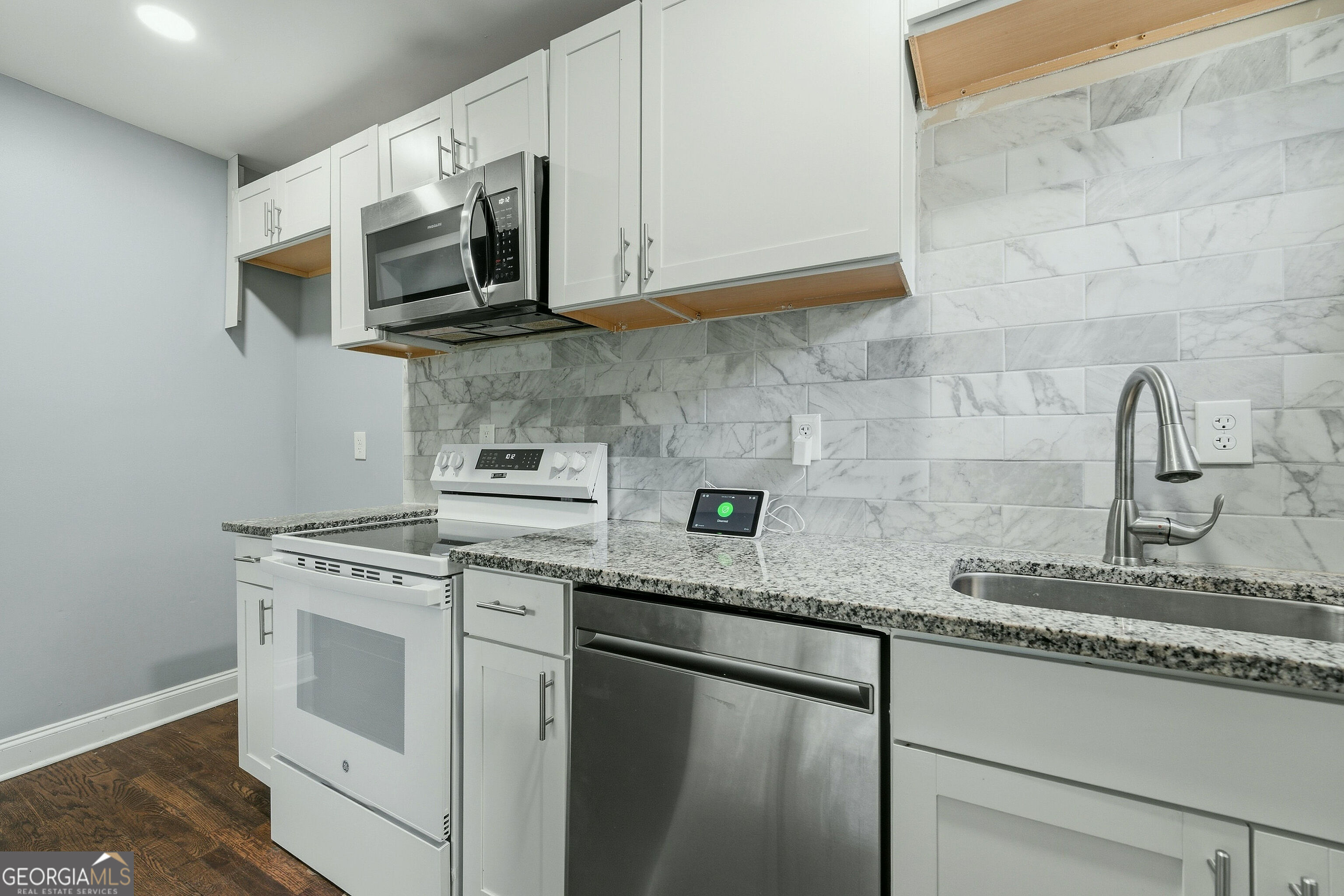 1001 Moreland Drive Property Photo 5
