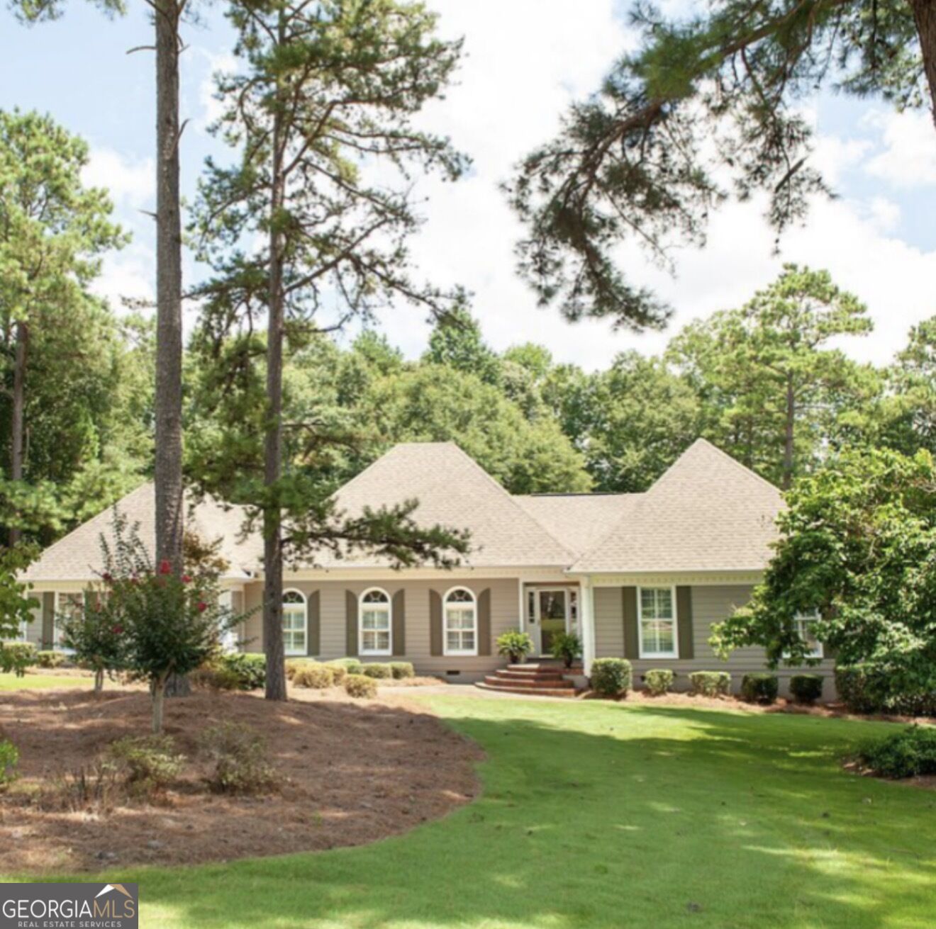 108 Sturbridge Drive Property Photo 1