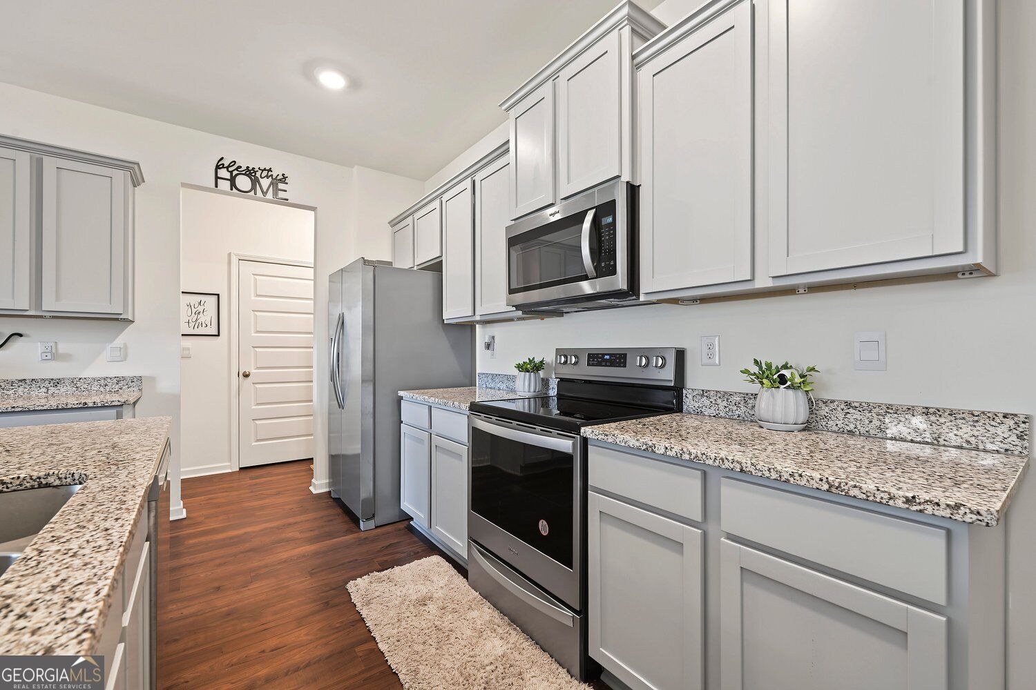 102 Hampton Circle Property Photo 6